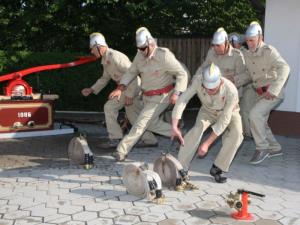 Tekmovanje s starimi in ročnimi brizgalnami