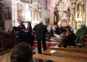 Zbor in orkester navdušila