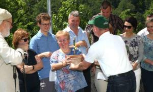 Potomka najstarejše trte na svetu sedaj tudi na gradu Žovnek