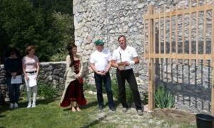 Potomka najstarejše trte na svetu sedaj tudi na gradu Žovnek