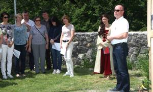 Potomka najstarejše trte na svetu sedaj tudi na gradu Žovnek