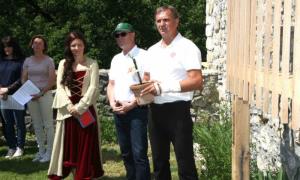 Potomka najstarejše trte na svetu sedaj tudi na gradu Žovnek