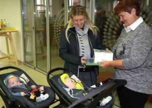 Podžupanja z novorojenčki in starši