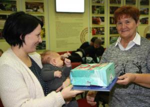 Podžupanja z novorojenčki in starši