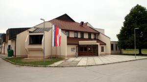 Dom krajanov Gomilsko z novo, urejeno fasado