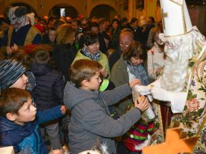 Za braslovške otroke angel iz lesa