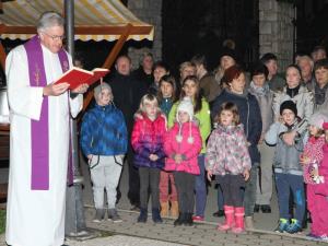 Blagoslov venca, prižig lučk in Labirint šepeta