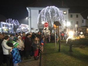 Blagoslov venca, prižig lučk in Labirint šepeta