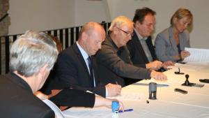 Veronika Deseniška povezuje tudi čezmejno - podpis partnerskega sporazuma