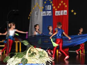 Župan z najboljšimi učenci, skupaj počastili 25 let Slovenije