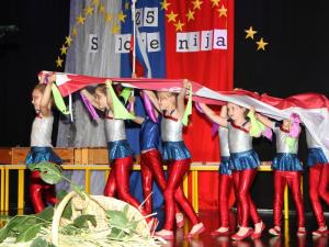 Župan z najboljšimi učenci, skupaj počastili 25 let Slovenije