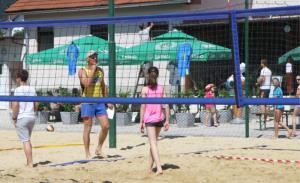 Dobrodelni turnir v odbojki na mivki