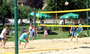 Dobrodelni turnir v odbojki na mivki