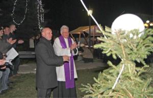 V Braslovčah prižgali prvo adventno lučko