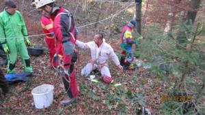 Čiščenje kraške jame "Brezno" na Dobrovljah