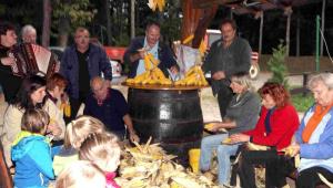 Kožuhanje - ličkanje koruze kot nekoč