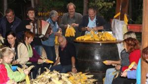 Kožuhanje - ličkanje koruze kot nekoč