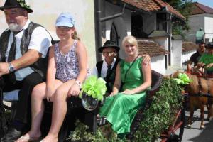 Na 53. prazniku hmeljarjev v Braslovčah izpraznili rekordno število vrčkov piva