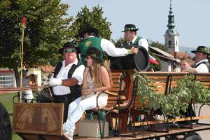 Na 53. prazniku hmeljarjev v Braslovčah izpraznili rekordno število vrčkov piva