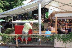 Na 53. prazniku hmeljarjev v Braslovčah izpraznili rekordno število vrčkov piva