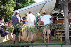 Na 53. prazniku hmeljarjev v Braslovčah izpraznili rekordno število vrčkov piva