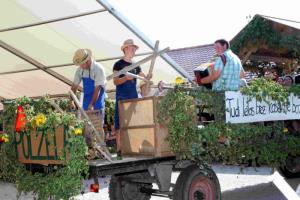 Na 53. prazniku hmeljarjev v Braslovčah izpraznili rekordno število vrčkov piva