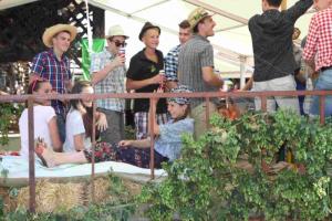 Na 53. prazniku hmeljarjev v Braslovčah izpraznili rekordno število vrčkov piva