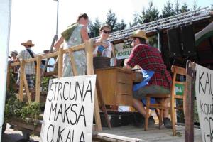 Na 53. prazniku hmeljarjev v Braslovčah izpraznili rekordno število vrčkov piva