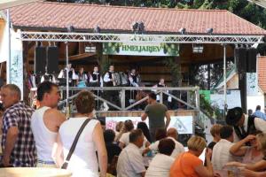 Na 53. prazniku hmeljarjev v Braslovčah izpraznili rekordno število vrčkov piva