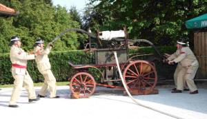 4. tekmovanje s starimi ročnimi in motornimi brizgalnami