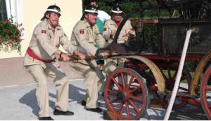 4. tekmovanje s starimi ročnimi in motornimi brizgalnami