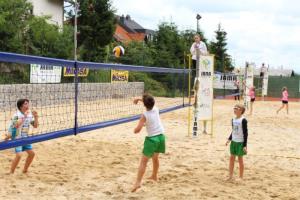 Braslovški odbojkarji in odbojkarice uspešno tudi na mivki