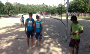 Braslovški odbojkarji in odbojkarice uspešno tudi na mivki