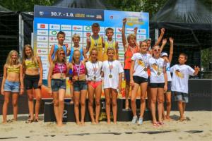 Braslovški odbojkarji in odbojkarice uspešno tudi na mivki