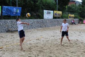 Braslovški odbojkarji in odbojkarice uspešno tudi na mivk