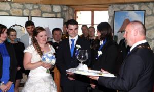 Po več stoletjih poroka na gradu Žovnek