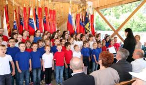 Ko vojaki podpišejo kapitulacijo, je vojne konec