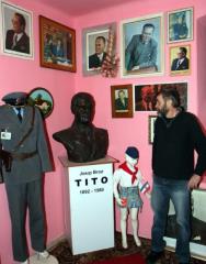 V Letušu stalna razstava »Spomini na Tita in JLA«