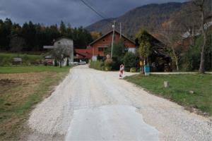 V Zgornje Gorče kmalu po obnovljeni cesti